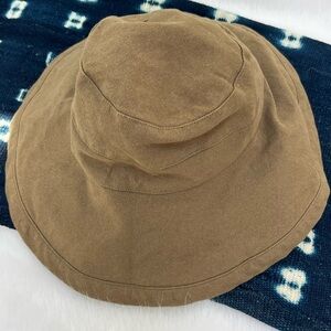 The Great wide brim hat in Army
